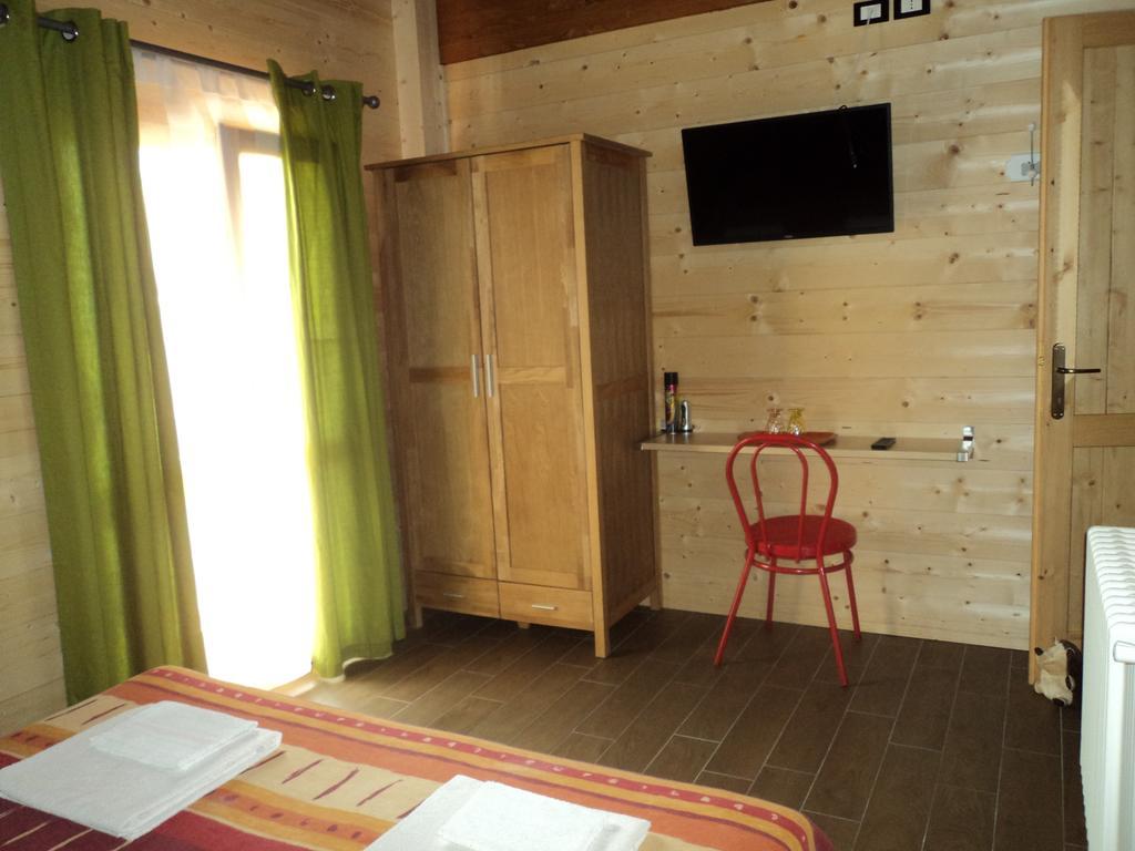 לינה וארוחת בוקר Fiavè Chalet Trentino חדר תמונה