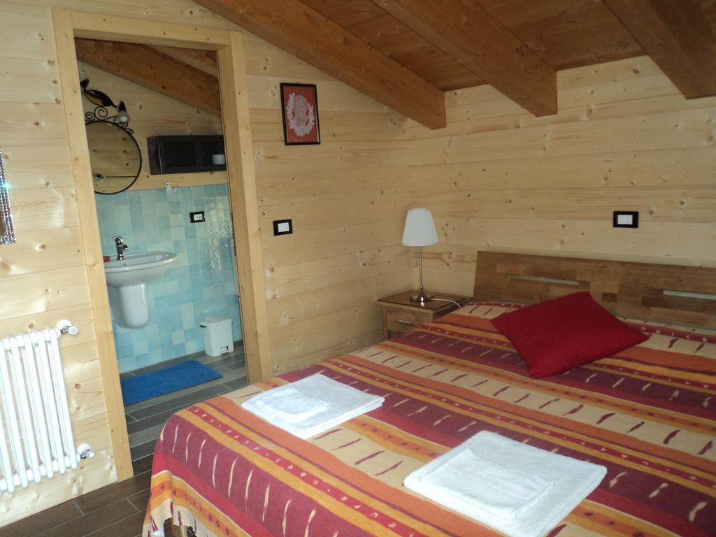 לינה וארוחת בוקר Fiavè Chalet Trentino חדר תמונה